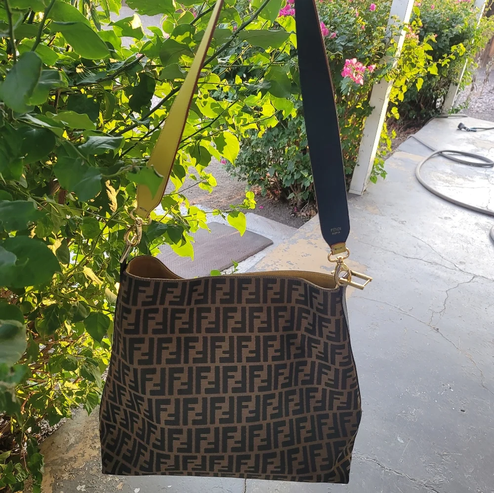 Fendi Logo Bag - Picture 7 of 16